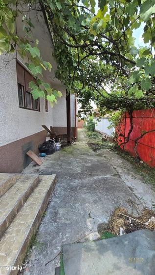 Casă cu 6 camere cu Teren 700 Mp în Central