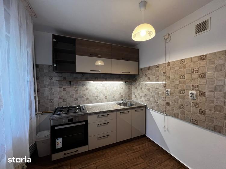 Apartament cu 3 camere decomandat în Nicolina