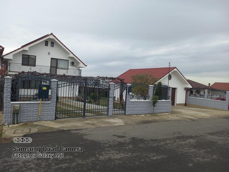 Casă cu 4 camere în Cordău