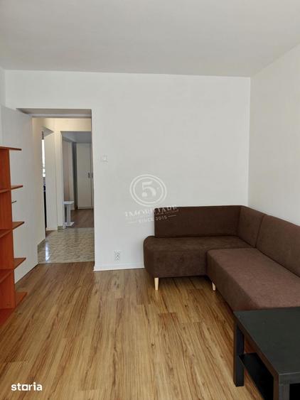 Apartament cu 3 camere în Tei