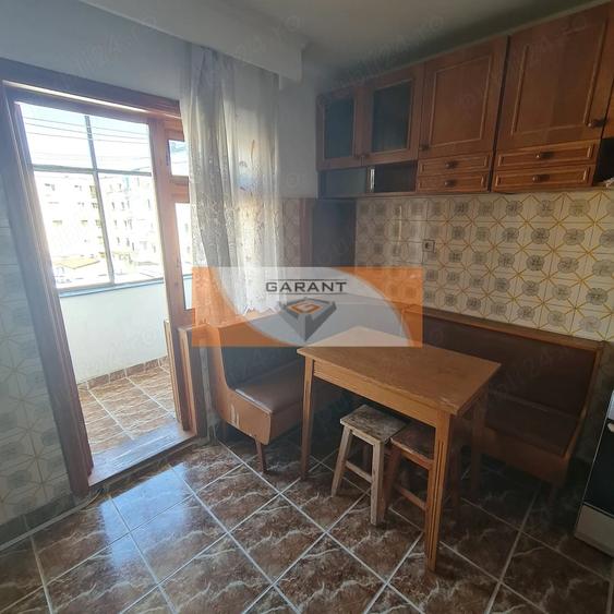 Apartament cu 3 camere decomandat în Eremia