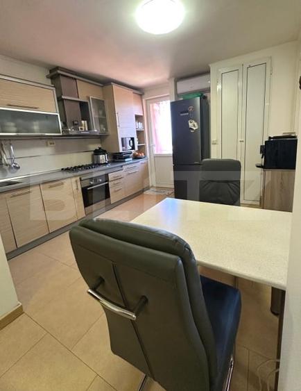Apartament cu 3 camere decomandat, mobilat în 7 Noiembrie