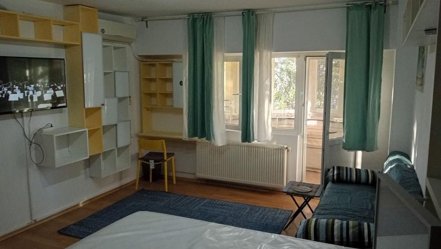 Garsonieră decomandată, mobilată în Vitan