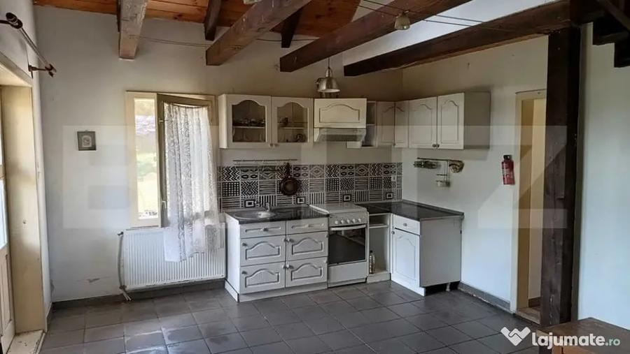 Casă cu 3 camere cu Teren 18449 Mp în Păingeni