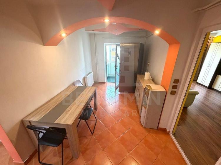 Apartament cu 2 camere decomandat în Rovine