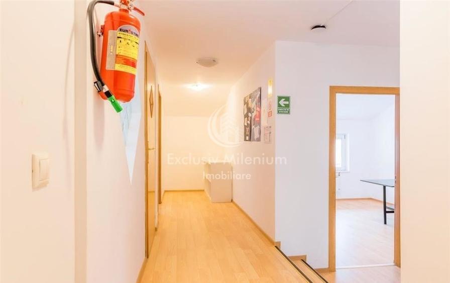 Casă individuală cu 15 camere cu Canalizare în Banu Manta