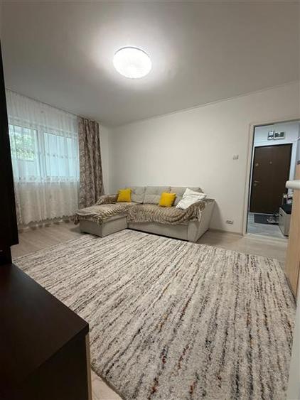 Apartament cu 2 camere semidecomandat în Tractorul
