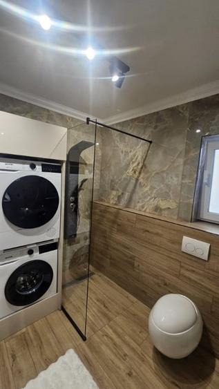 Casă cu 4 camere cu Teren 300 Mp în Central