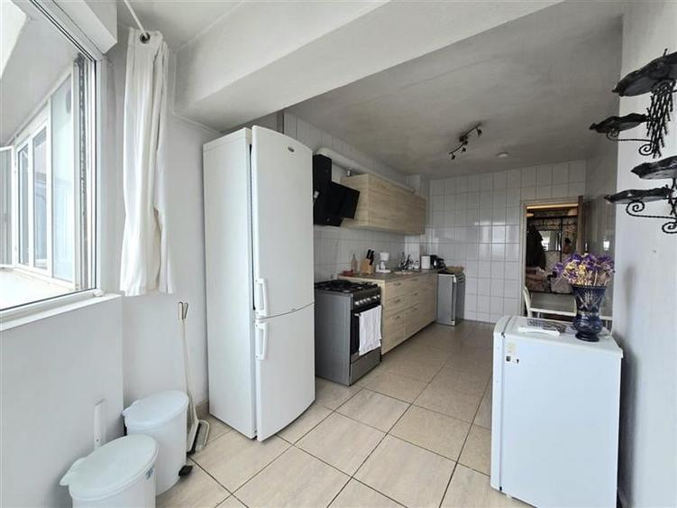 Apartament cu 3 camere decomandat în 1 Mai