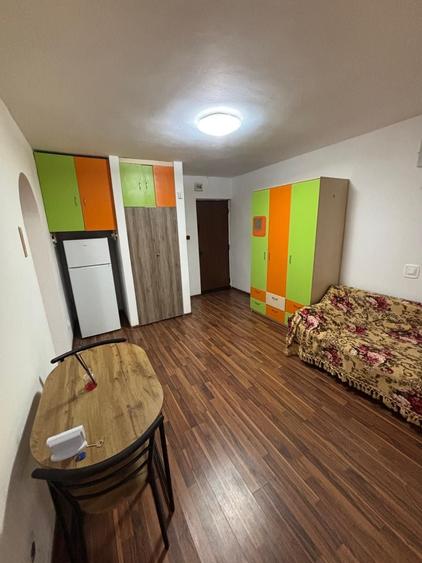 Apartament cu 2 camere semidecomandat în Gorjului