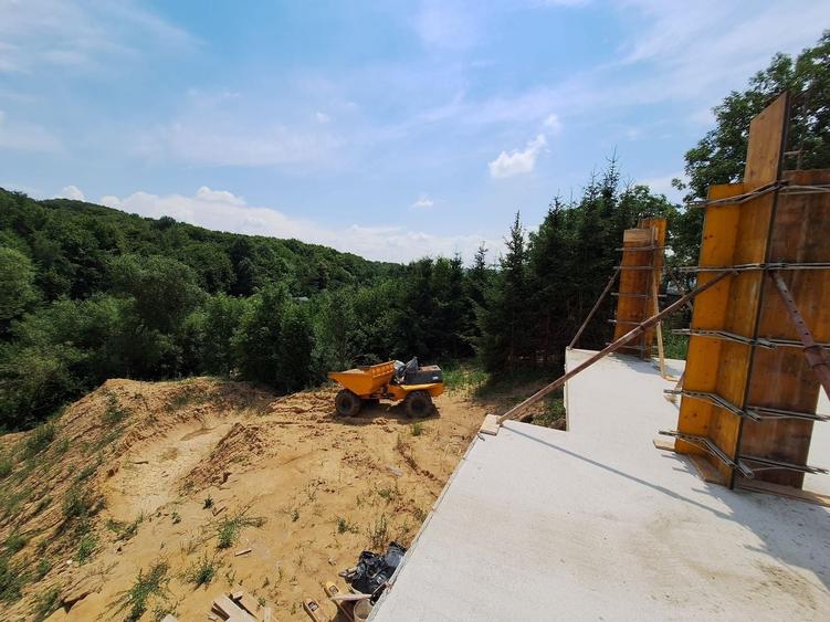 Casă individuală cu 5 camere cu Canalizare în Feleacu
