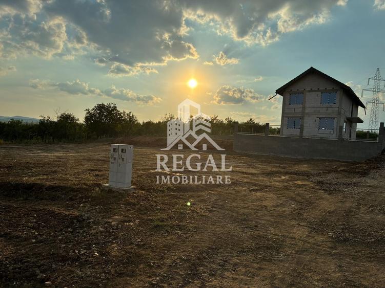 Casă individuală cu 4 camere cu Canalizare în Periferie