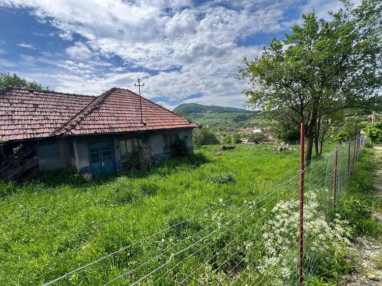 Casă cu 2 camere cu Teren 1260 Mp în Exterior Vest
