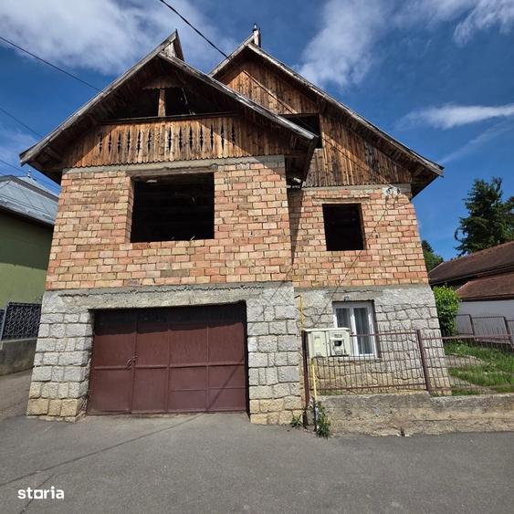 Casă cu 3 camere cu Teren 176 Mp în Central