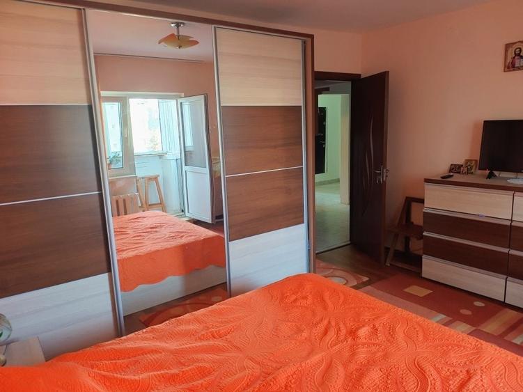 Apartament cu 3 camere decomandat în Vitan