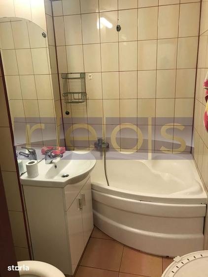 Apartament cu 3 camere decomandat în Tei