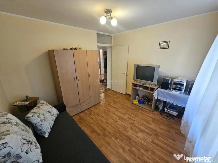 Apartament cu 3 camere decomandat în Micro IV