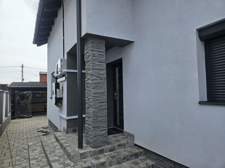Casă individuală cu 4 camere cu Canalizare în Rontău