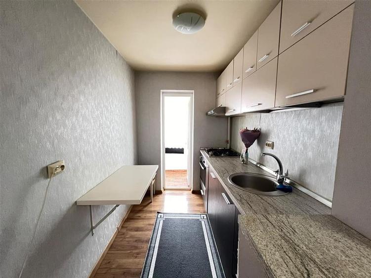 Apartament cu 3 camere decomandat, mobilat în Astra