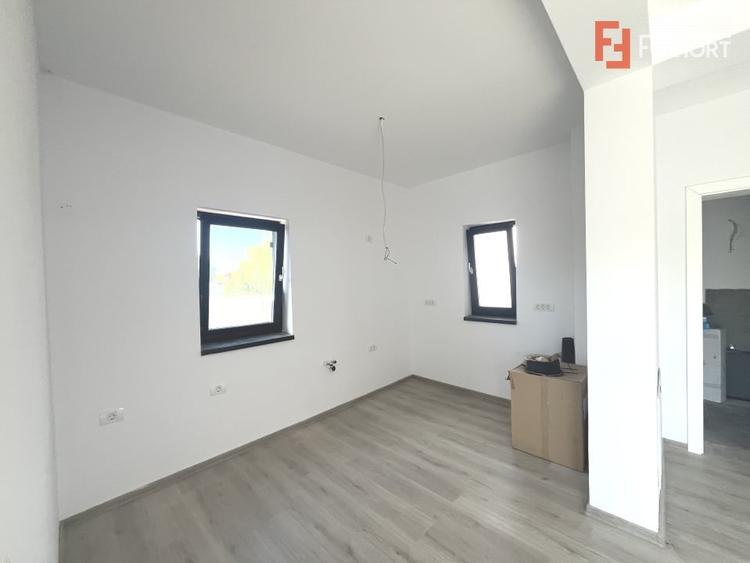 Duplex cu 3 camere cu Canalizare în Moșnița Nouă