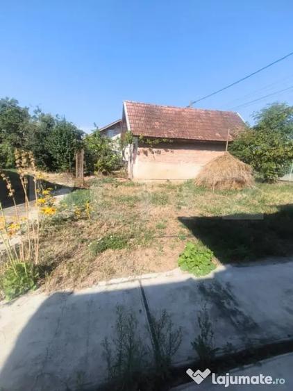 Casă cu 3 camere cu Teren 650 Mp în Central