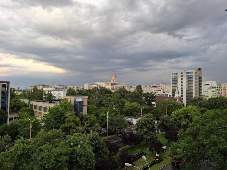 Apartament cu 2 camere decomandat în Panduri