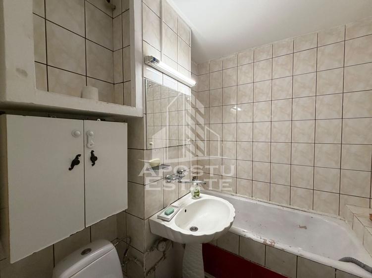 Apartament cu 3 camere decomandat în Lipovei