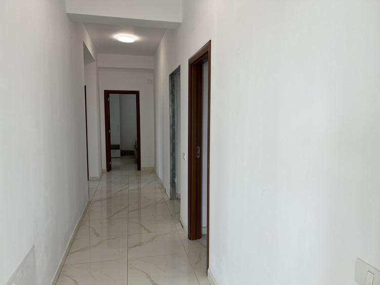 Casă individuală cu 4 camere cu Piscina în Frumușani