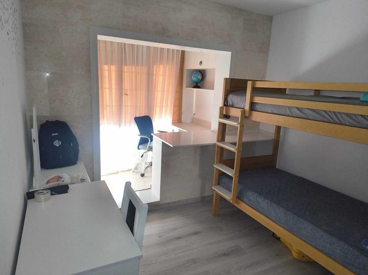 Apartament cu 3 camere decomandat în Aeroport
