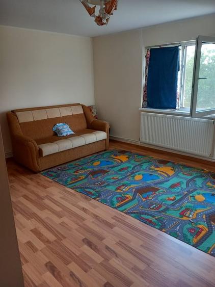 Casă cu 7 camere cu Teren 1000 Mp în Central