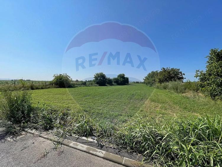 Teren de 4370 mp, în Central