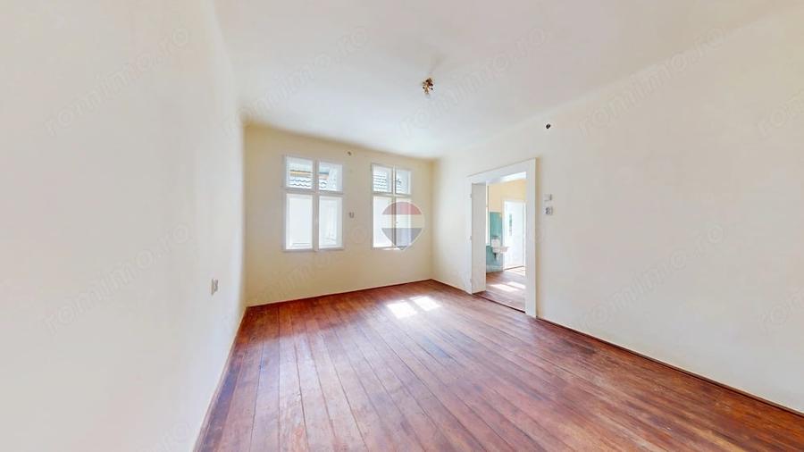 Casă cu 7 camere cu Teren 319 Mp în Centrul Civic