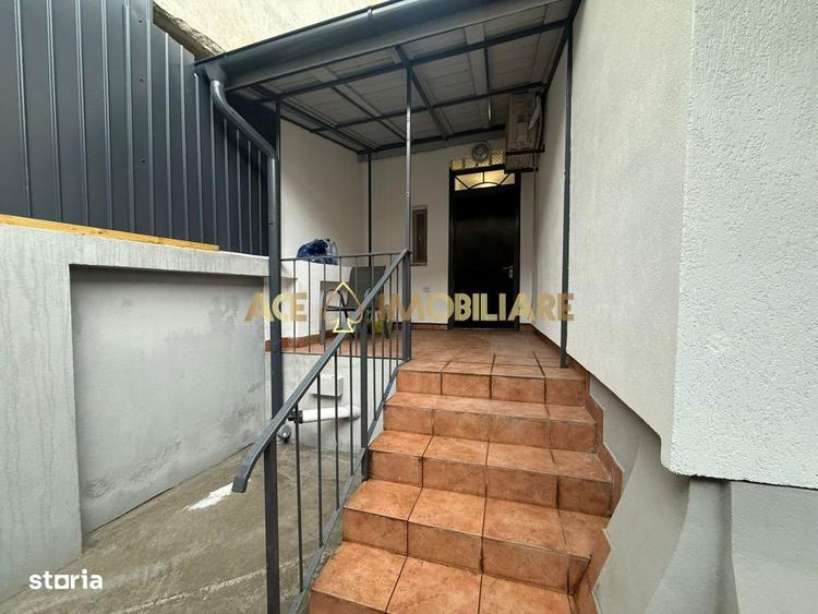 Casă cu 5 camere cu Teren 121 Mp în Grivița