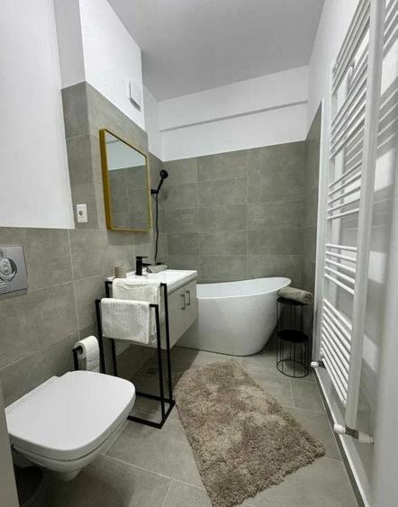 Apartament cu 2 camere decomandat, mobilat în Mamaia