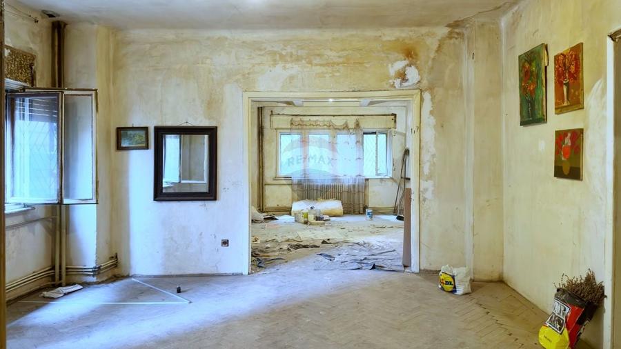 Apartament cu 3 camere semidecomandat în Universitate