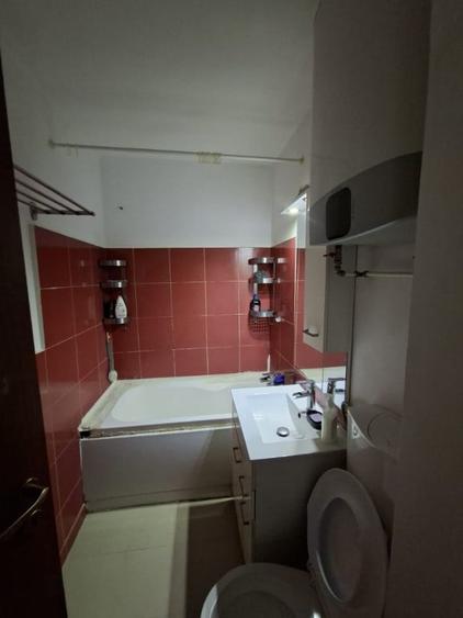 Apartament cu 2 camere semidecomandat în Berceni
