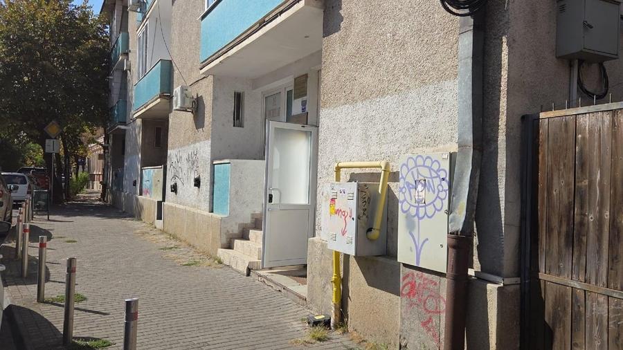 Apartament cu 3 camere nedecomandat, mobilat în Central