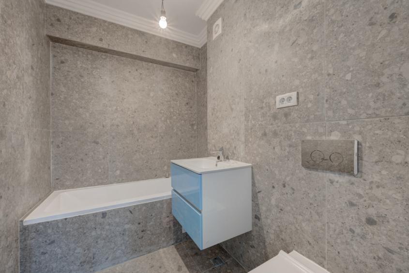 Apartament cu 5 camere decomandat în Timpuri Noi