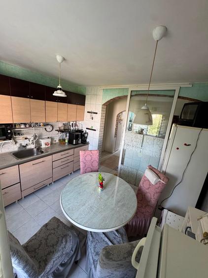 Apartament cu 3 camere decomandat în Nerva Traian