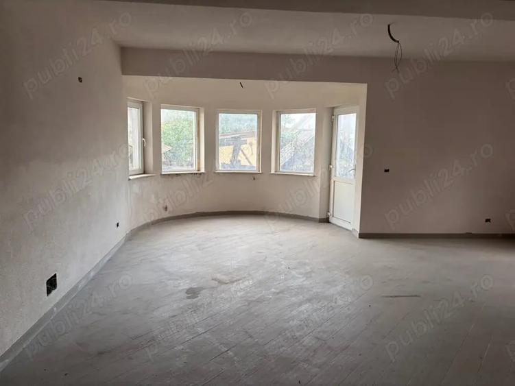 Casă cu 6 camere cu Teren 1100 Mp în Traian