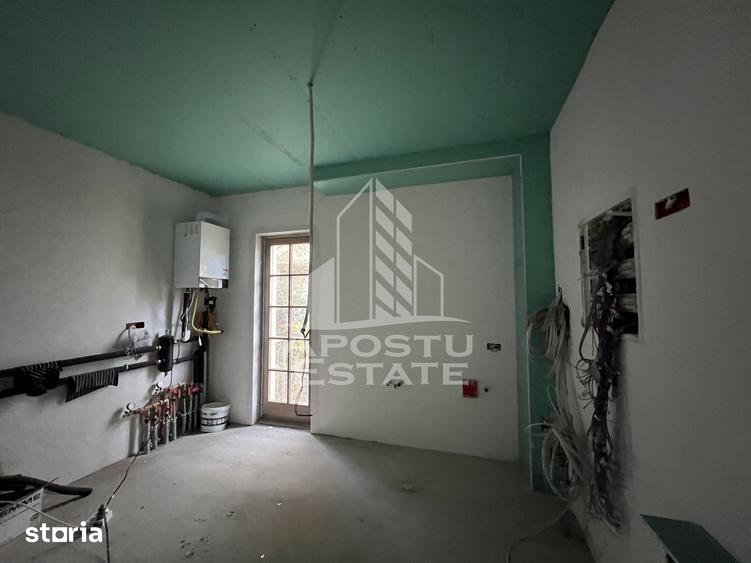 Casă cu 5 camere cu Teren 650 Mp în Soarelui