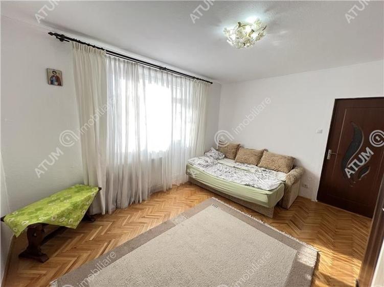 Apartament cu 2 camere nedecomandat, mobilat în Mihai Viteazul