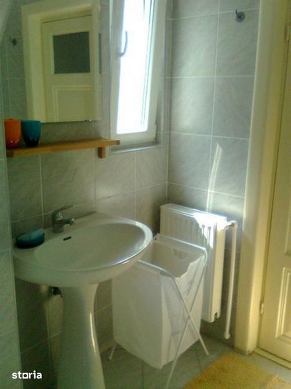 Apartament cu 3 camere semidecomandat, mobilat în Știrbei Vodă