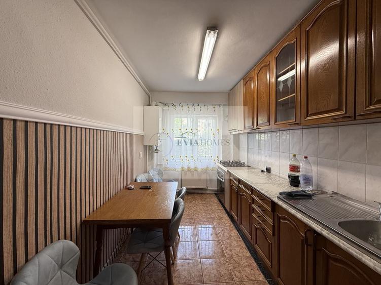 Apartament cu 4 camere decomandat, mobilat în Mărăști