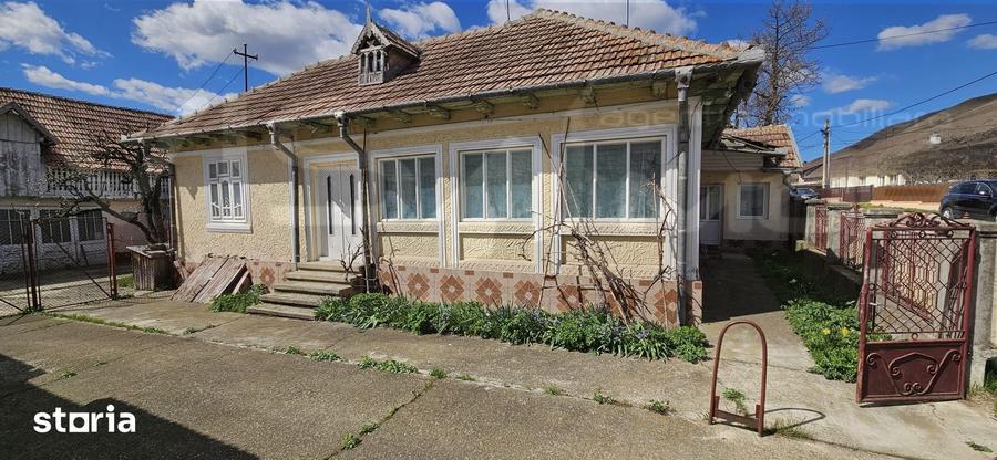Casă cu 3 camere cu Teren 2796 Mp în Central