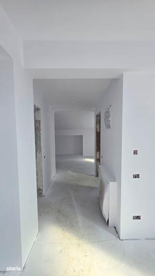 Casă cu 5 camere cu Teren 205 Mp în Dobroești