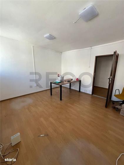 Spațiu comercial, de 220 mp, în Sânmartin