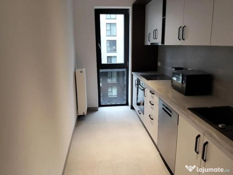 Apartament cu 2 camere decomandat în Baza 3