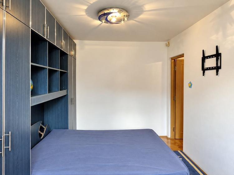 Apartament cu 2 camere semidecomandat, mobilat în Olimpia-Stadion