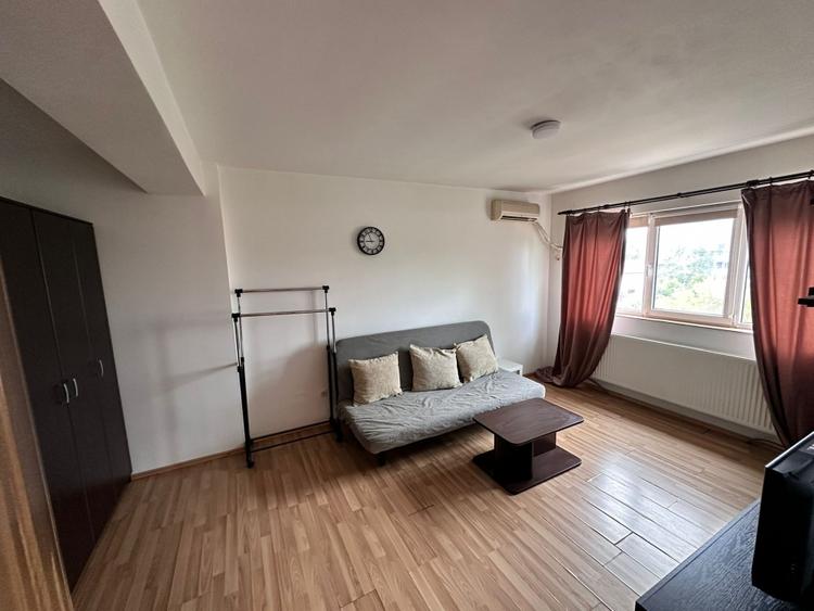 Apartament cu 2 camere decomandat în Titan